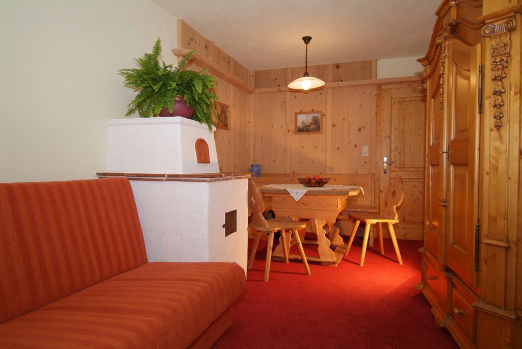 Appartement Ambrosius Lermoos Ruang foto